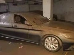 花8萬買輛豪華奔馳泡水車，維修師傅一看：小伙子，你賺大了！