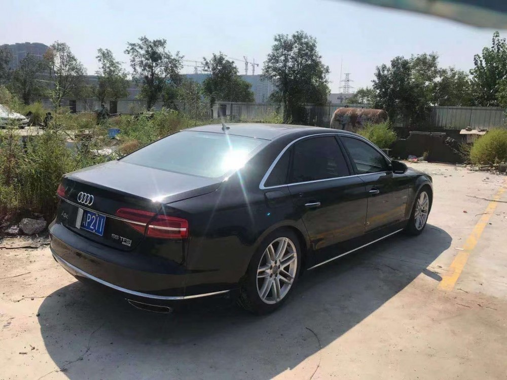 15年奧迪A8泡水車