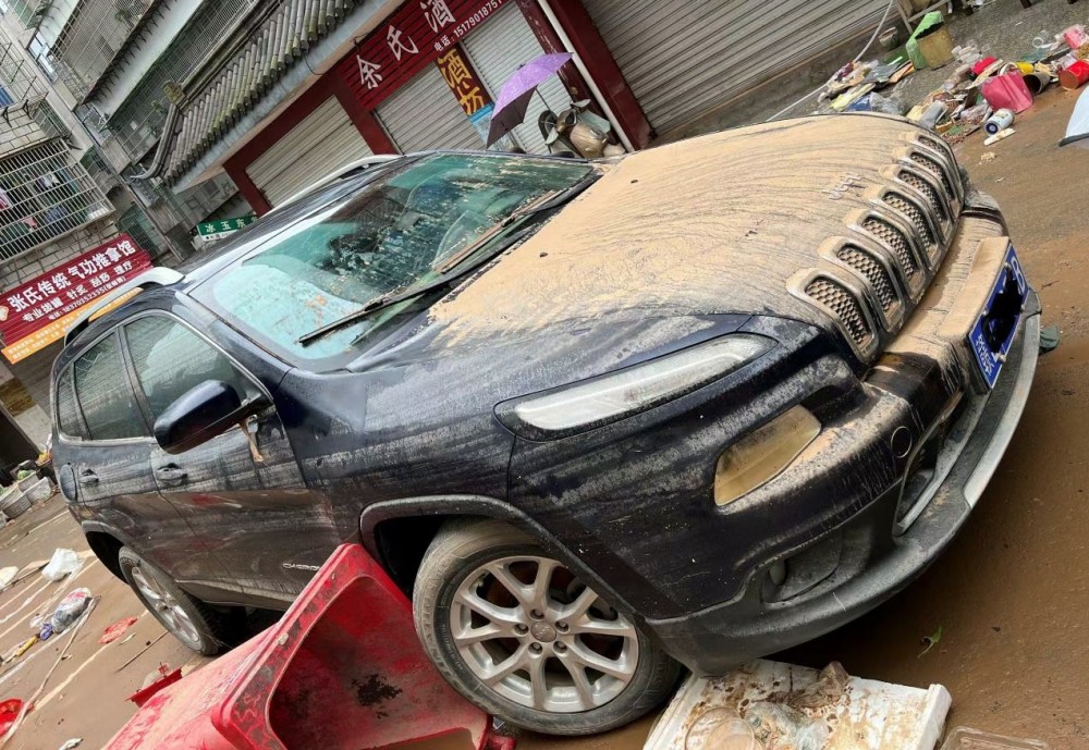 18年Jeep自由光泡水車