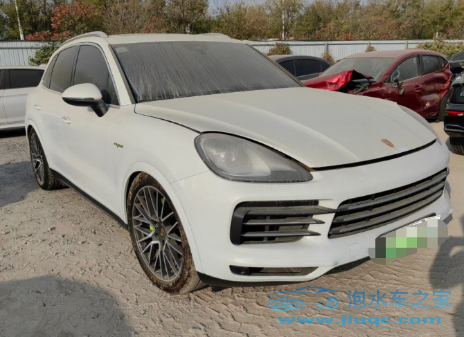 車輛泡水后大燈總成還能用嗎