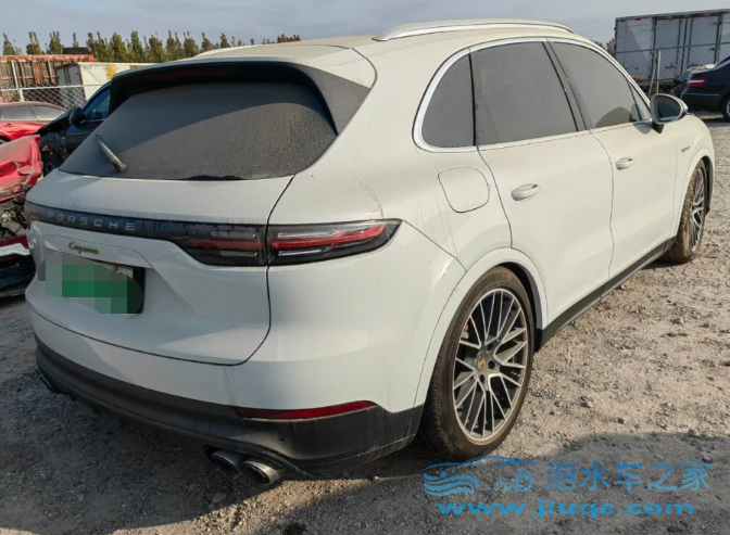 泡水車大燈壞了如何進行修復