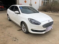 車(chē)流量大時(shí)，你會(huì)選擇超車(chē)嗎？