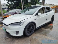 如果開(kāi)車(chē)不小心落入水中，我們應(yīng)該如何正確自救？