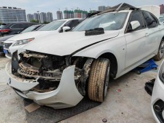 上路行駛遇到窄路，怎么判斷車身距離能否安全通過？