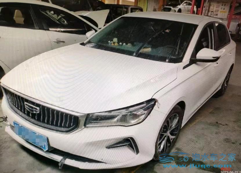 22年吉利帝豪泡水車