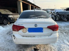 奔馳E300車(chē)長(zhǎng)、車(chē)寬尺寸分析及與泡水車(chē)相關(guān)話題的探討