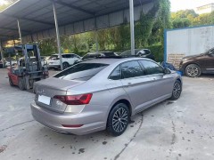 雪后路面結冰情況下的駕駛技巧詳解