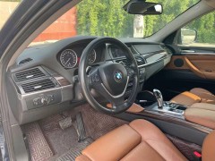 揭秘高速行駛體驗：插電混動與增程式混動車的顯著差異