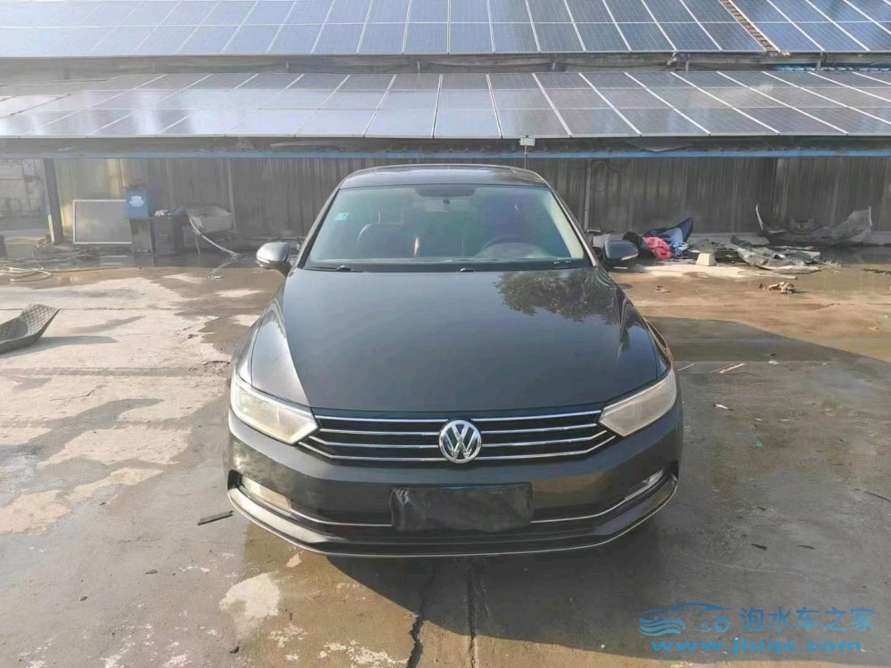 17年大眾邁騰泡水車