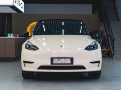 新款model y 矩陣式大燈 科技感十足！前后排均備座椅加熱！