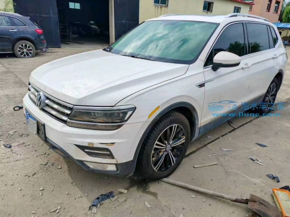 18年大眾途觀L泡水車