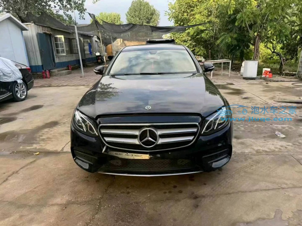20年奔馳E泡水車