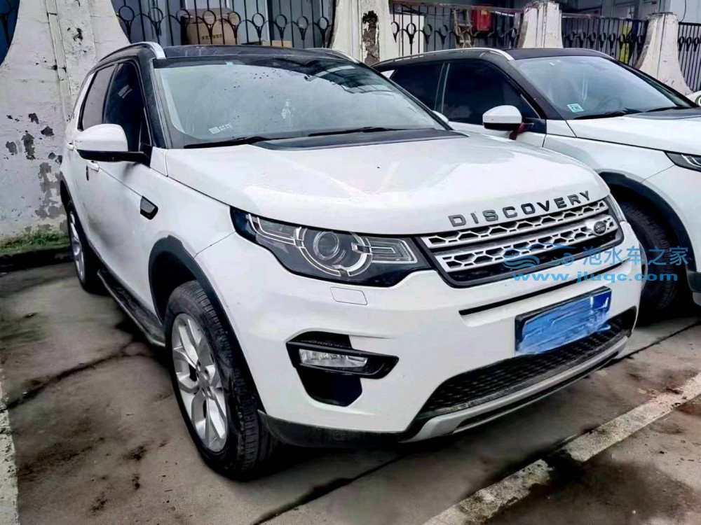 18年路虎發(fā)現(xiàn)神行泡水車