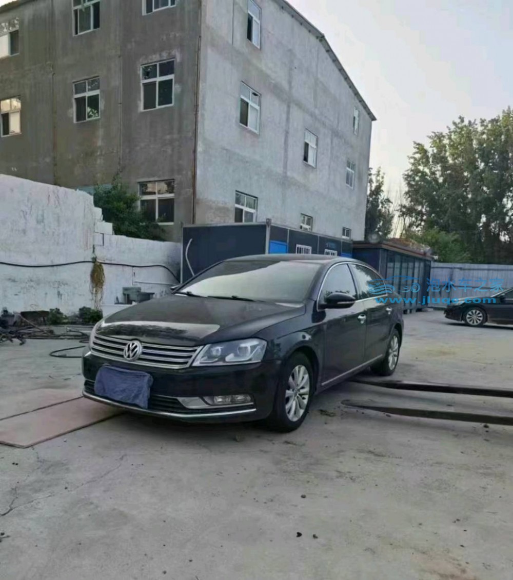 16年大眾邁騰泡水車