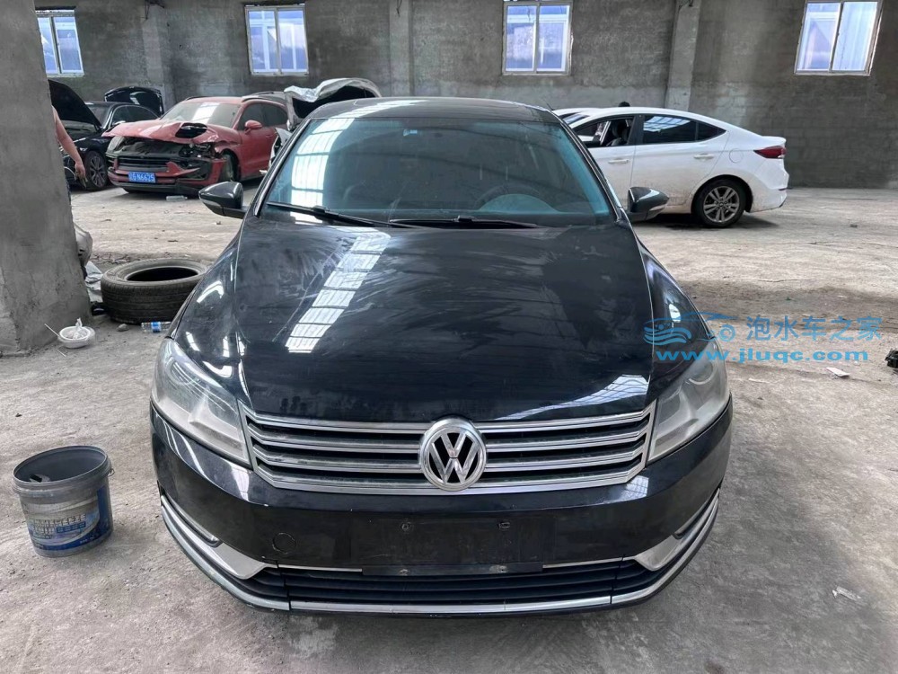 15年大眾邁騰泡水車