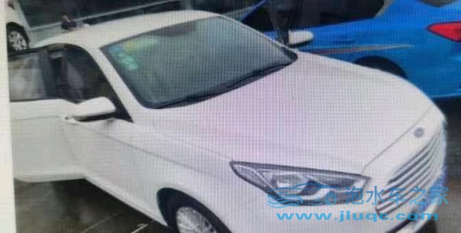 17年福特福睿斯泡水車