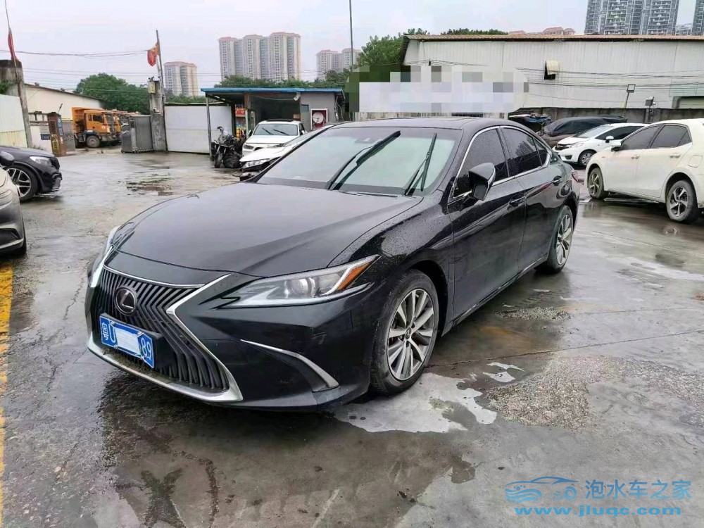 19年雷克薩斯ES泡水車