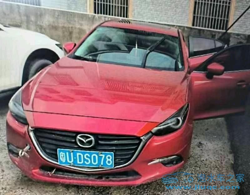 18年馬自達昂克賽拉泡水車