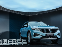 嵐圖追光OTA 2.0升級帶來的智能駕駛新體驗與功能亮點、三聯屏UI煥新