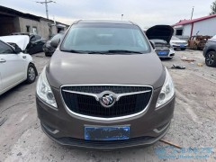 越野成型能拖出位于積水中的泡水車嗎？