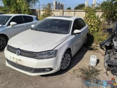 車漆美容秘籍：有效清除油漆點點的全攻略，車漆上的油漆點點怎么清除？