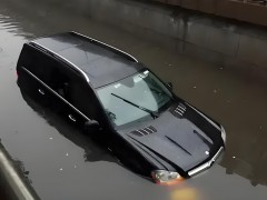 10萬水淹車維修費用大揭秘：輕度到重度，你需要知道的一切 10萬的水淹車要修多少錢？