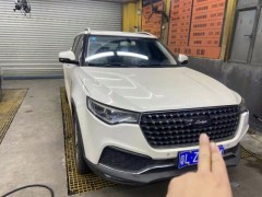 汽車腳墊下面有水要花多少錢修車？