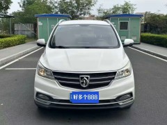十萬(wàn)預(yù)算應(yīng)該買一輛什么泡水車？