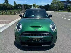 泡水車最忌三種顏色？ 泡水車修復難題：警惕金屬白、珠光漆與特殊紅色調的修補陷阱