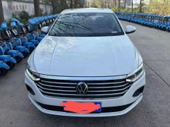 汽車落水危機：掌握自救技巧，確保生命安全 汽車開進水里怎么自救？