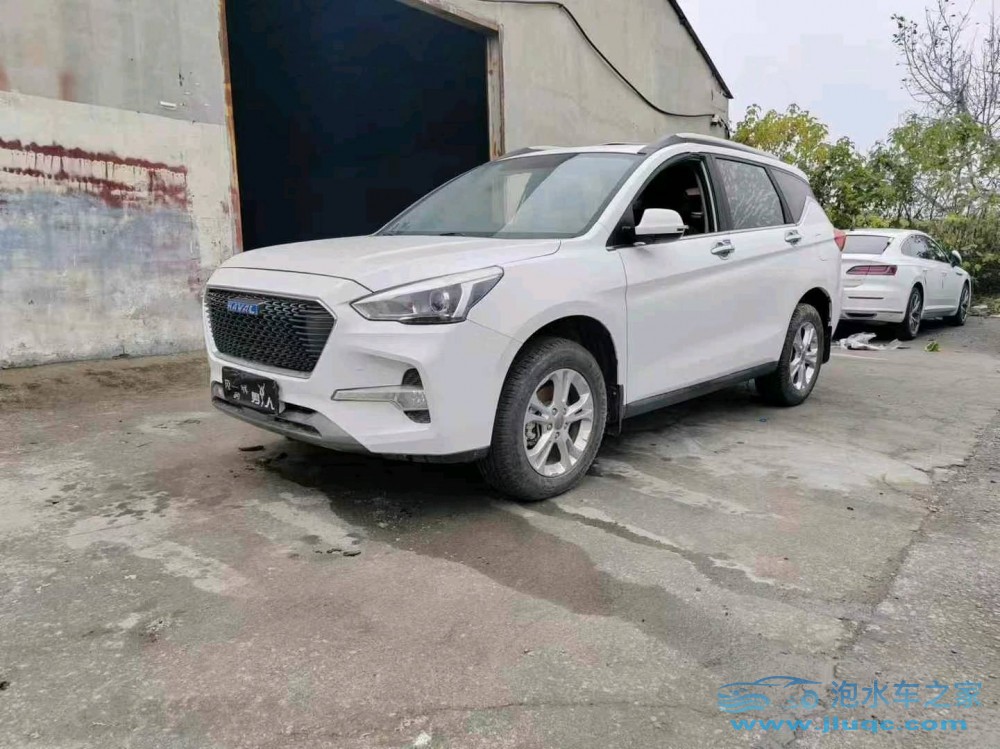 泡水車價值之謎：為何修復(fù)后仍難回巔峰？