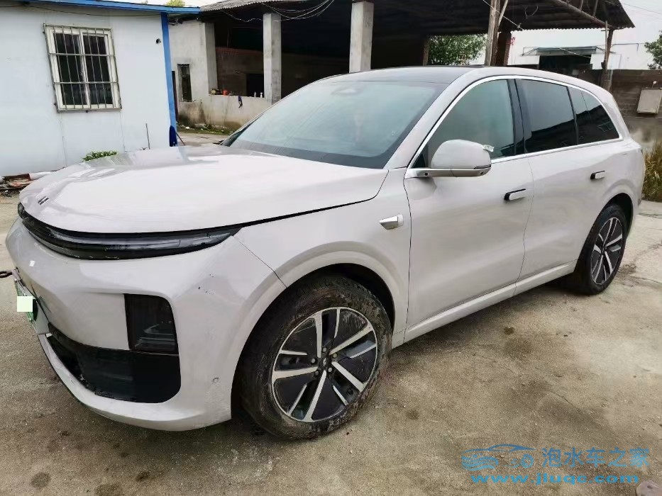 買一輛泡水車去做抵押，可行嗎？-泡水車