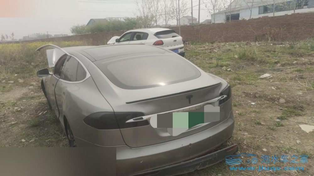 駕駛室腳墊進水,算不算泡水車?-泡水車 駕駛室腳墊進水,算不算泡水車?-泡水車