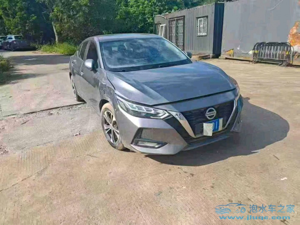 22年日產(chǎn)軒逸泡水車