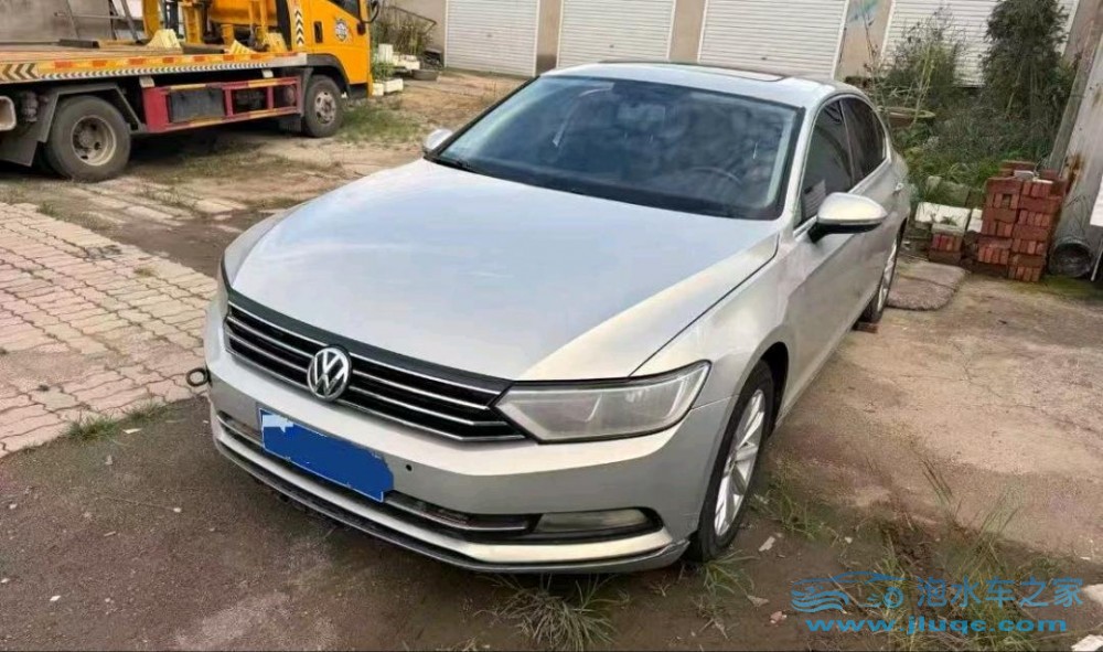 18年大眾邁騰泡水車