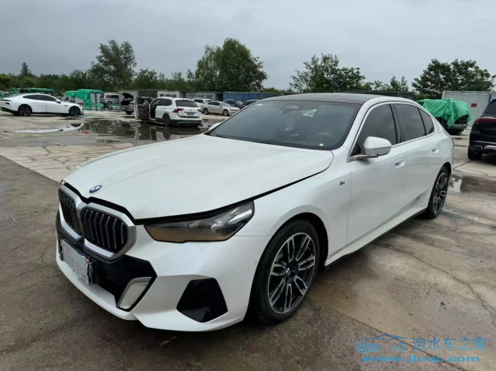 泡水車交易劃算嗎？修車廠視角下的風險與優勢解析-泡水車交易