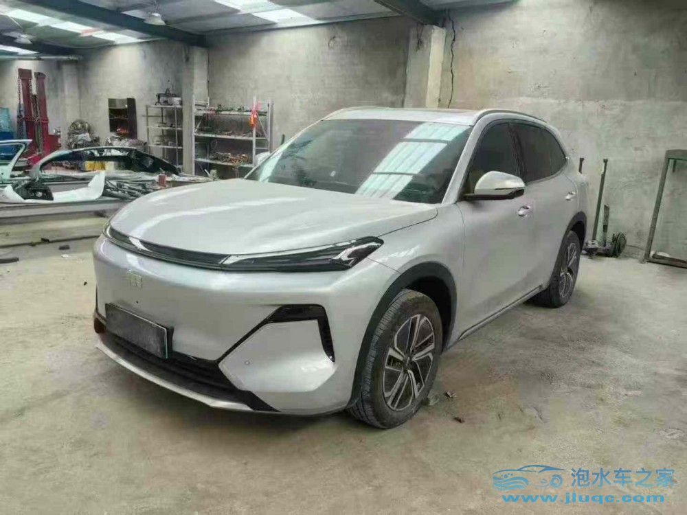 從專業(yè)視角看泡水車買賣：修車廠的“低價(jià)礦”與風(fēng)險(xiǎn)平衡術(shù)